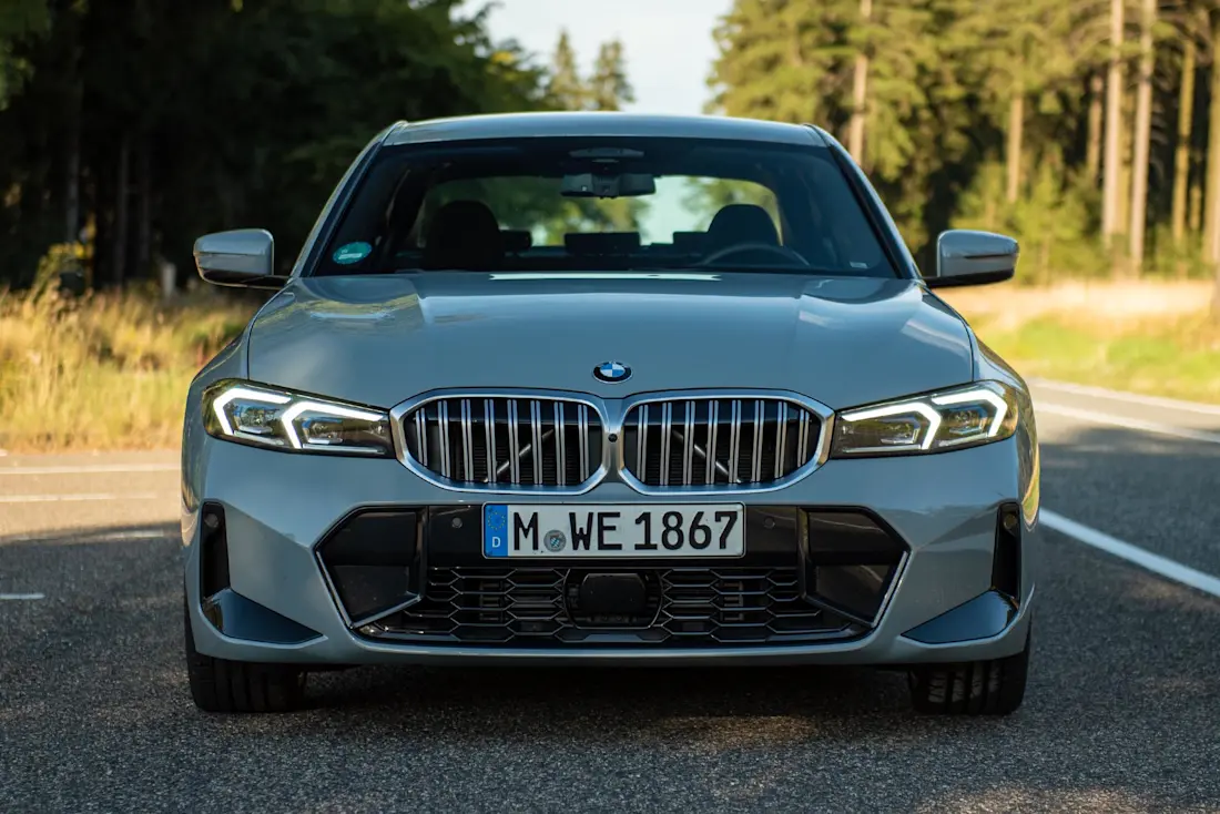 bmw-318i-2025-front