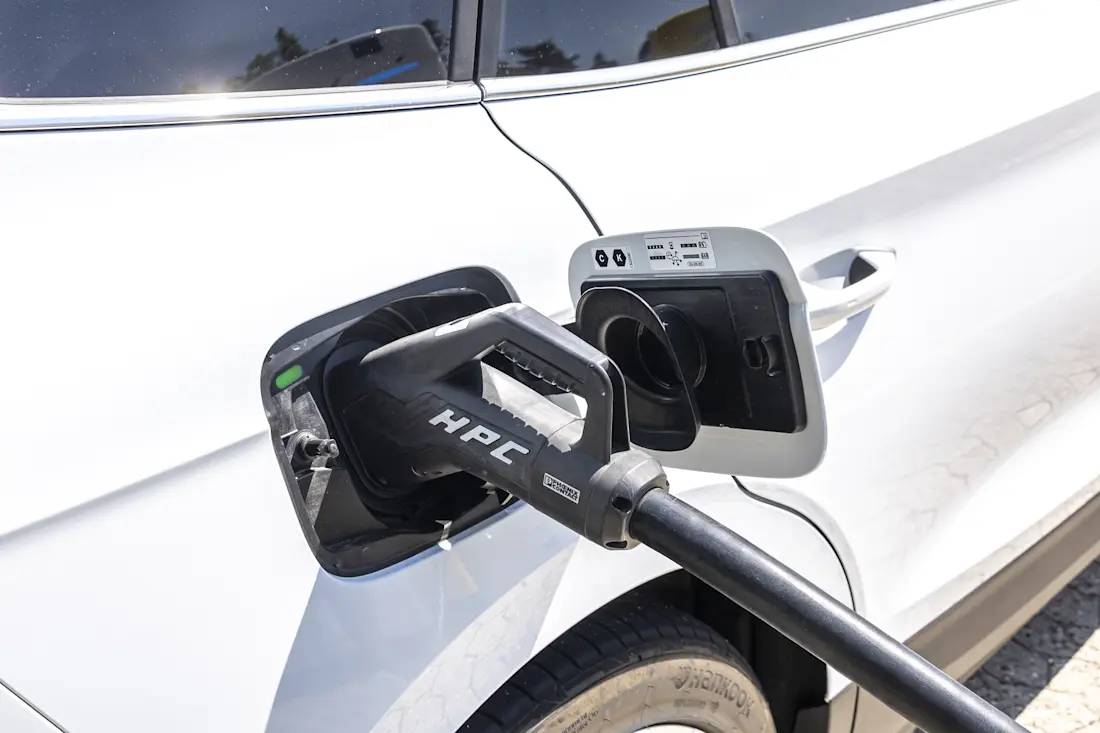 het-begint-dit-is-het-eerste-land-dat-autos-met-verbrandingsmotor-verbiedt-2024-02