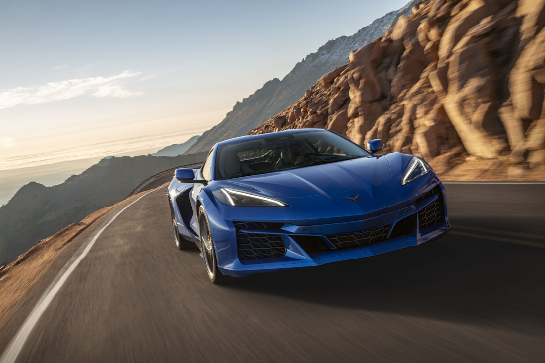 2024-chevrolet-corvette-e-ray-3lz-102