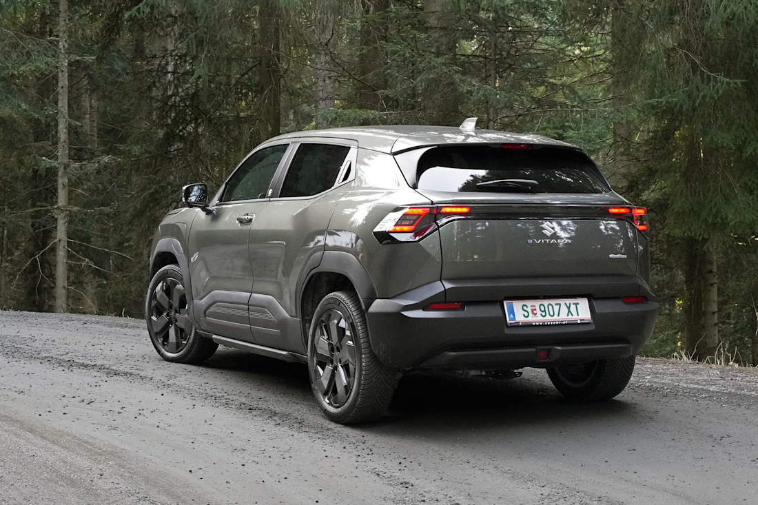 Suzuki e Vitara (2026)_allgrip_heck-seitlich