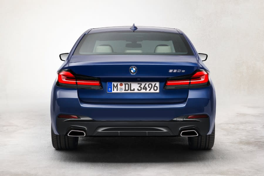 P90389031_highRes_the-new-bmw-530e-xdr (1).jpg