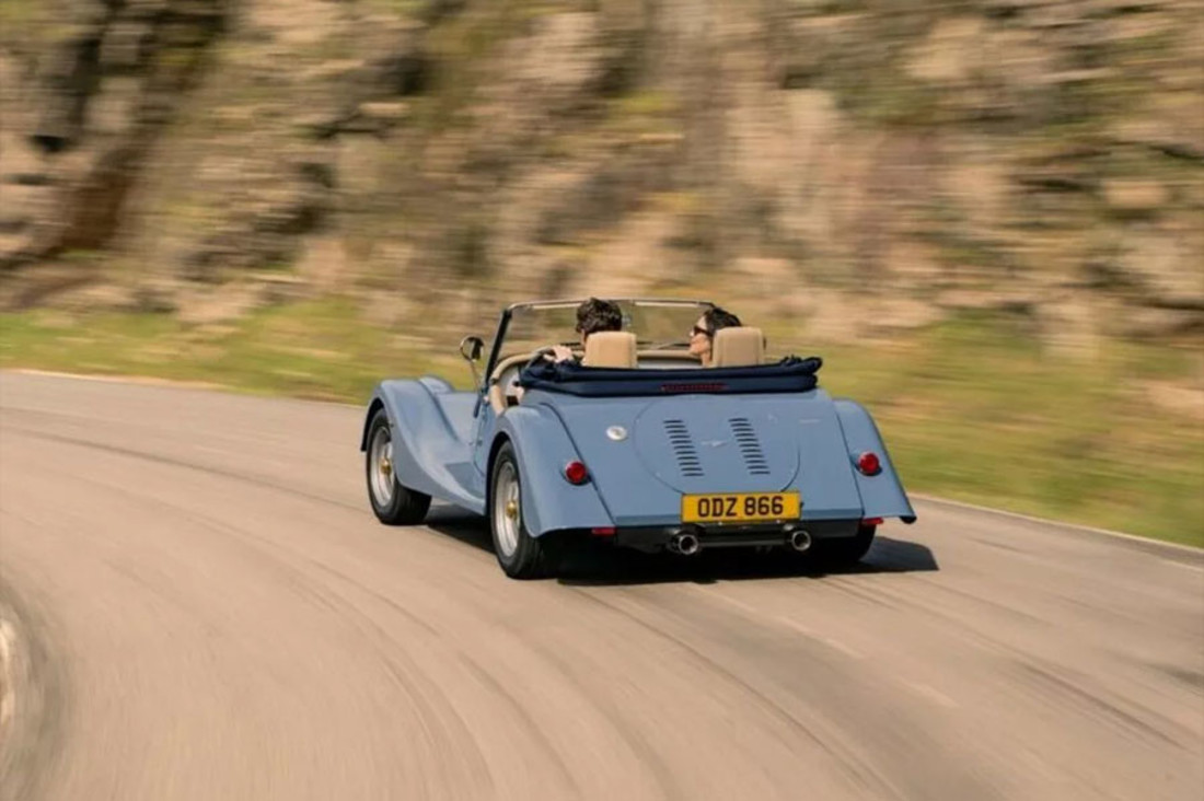 Morgan Plus 4 04.jpg