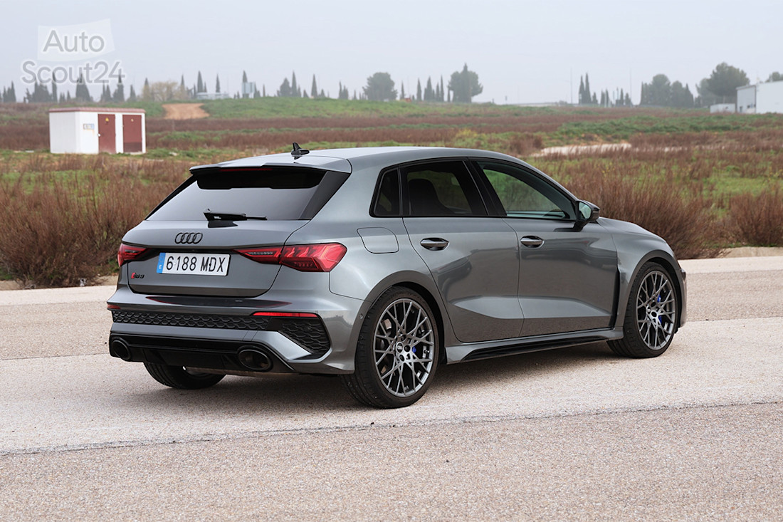 Audi-RS3-performance-edition (2).jpg