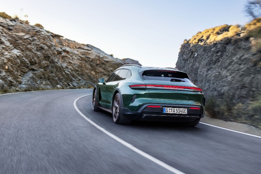 porsche-taycan-2024.cross-turismo.jpg