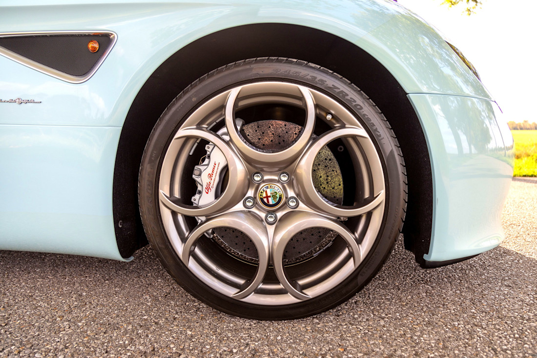 Alfa-Romeo-8C-descapotable-más-bonito (1).jpg