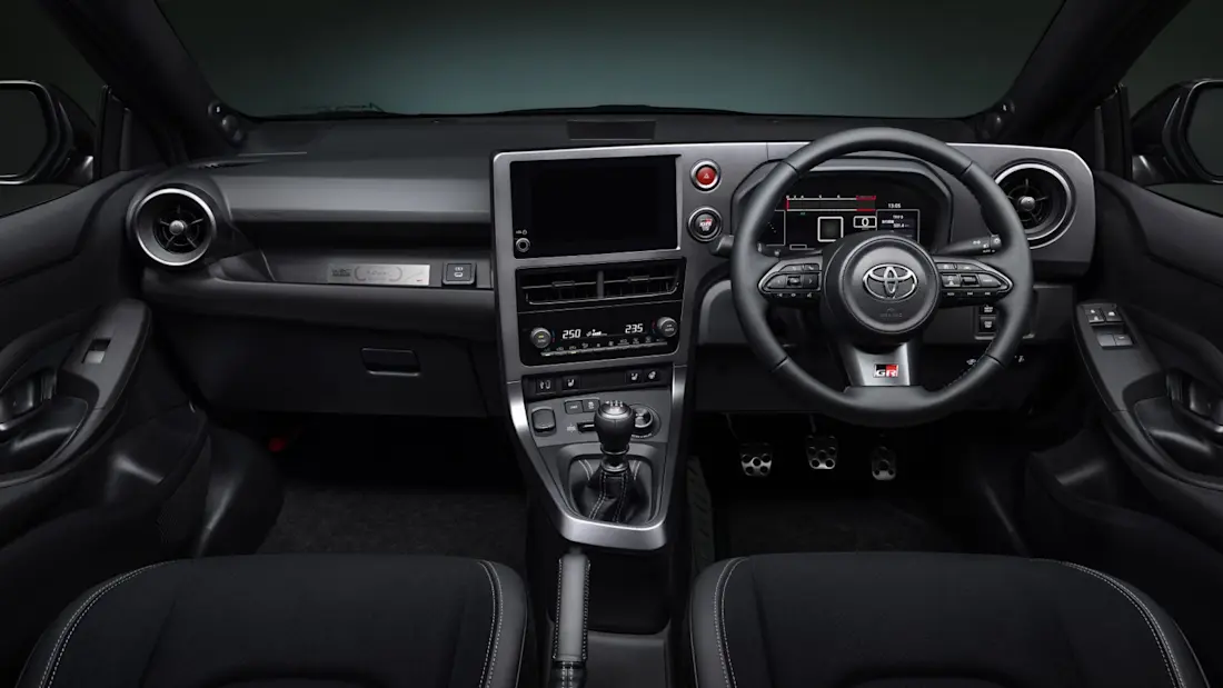 toyota-gr-yaris-2024-2
