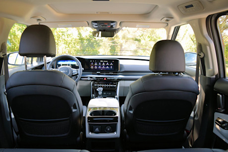 Editorial 2024 kia carnival sx td 240216 28 sha