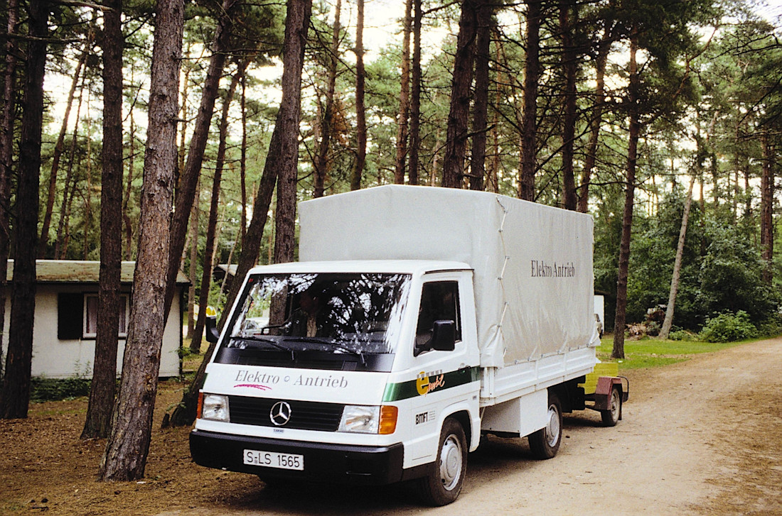 mercedes-benz-mb-100-side