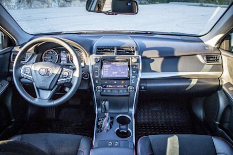 Editorial 2015 toyota camry xse v6 bm 12