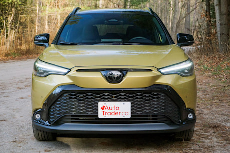 Editorial 2024 toyota corolla cross hybrid xse td 231220 01 di