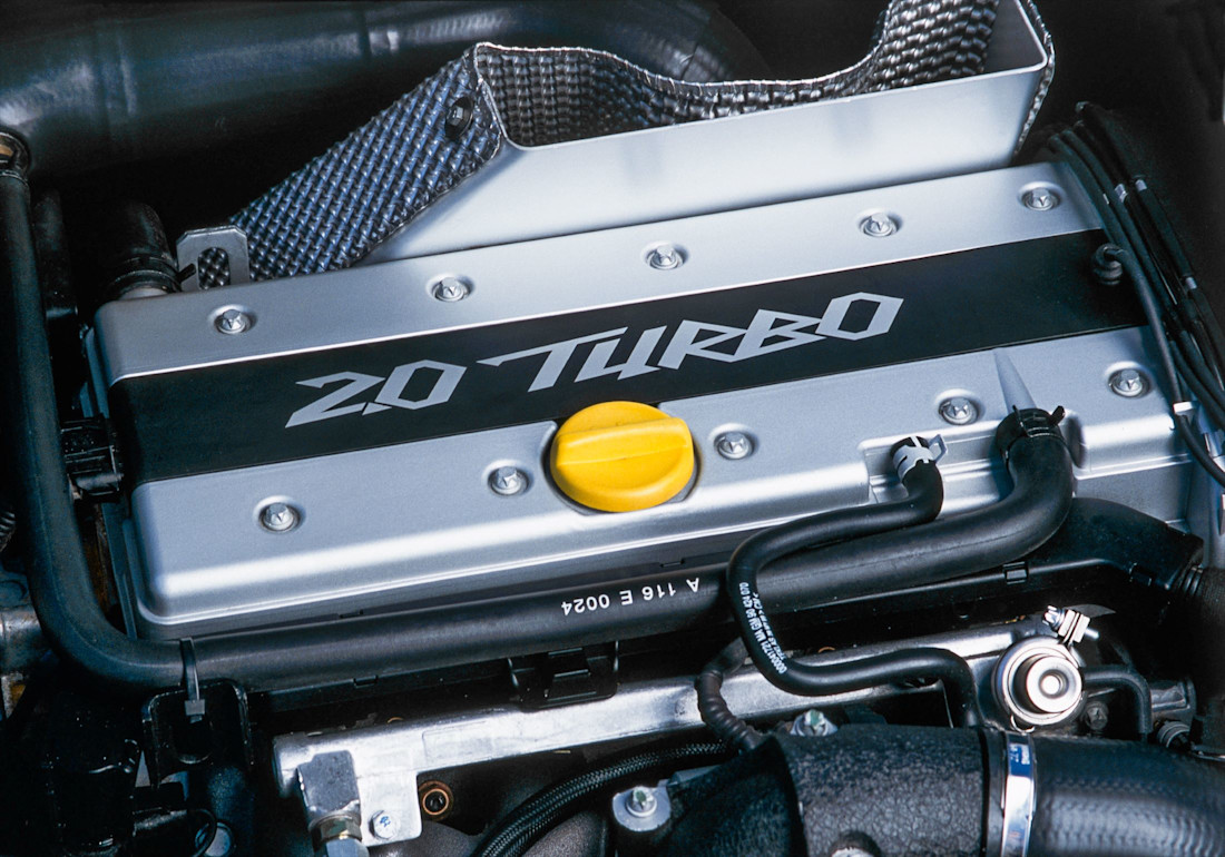 Opel Speedster Turbo: prestazioni da super-sportiva e maneggevolezza da go-kart