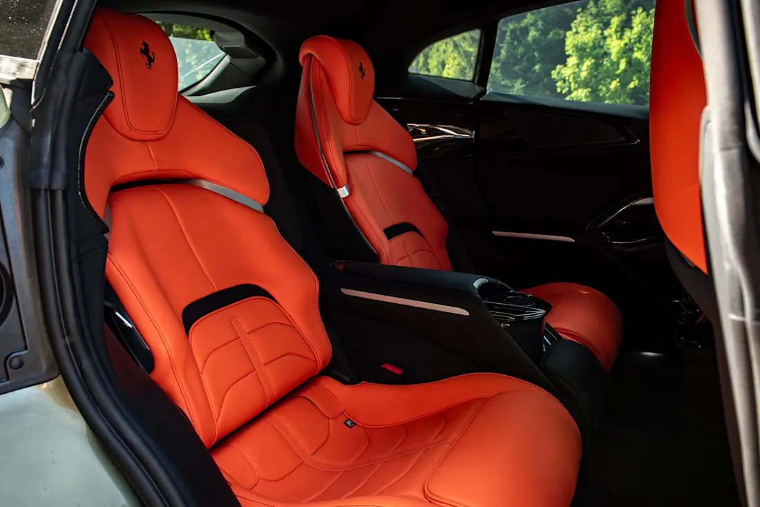 ferrari-purosangue-ruecksitze-mag