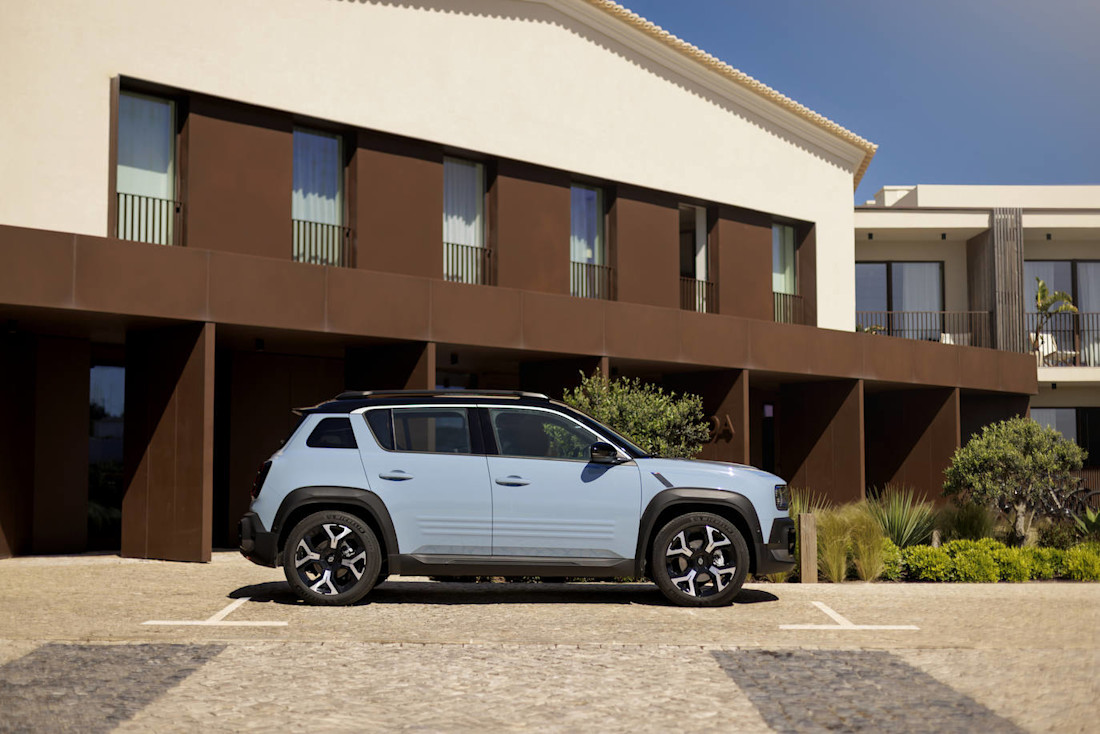 Renault-4-e-tech-2025 (1).jpg