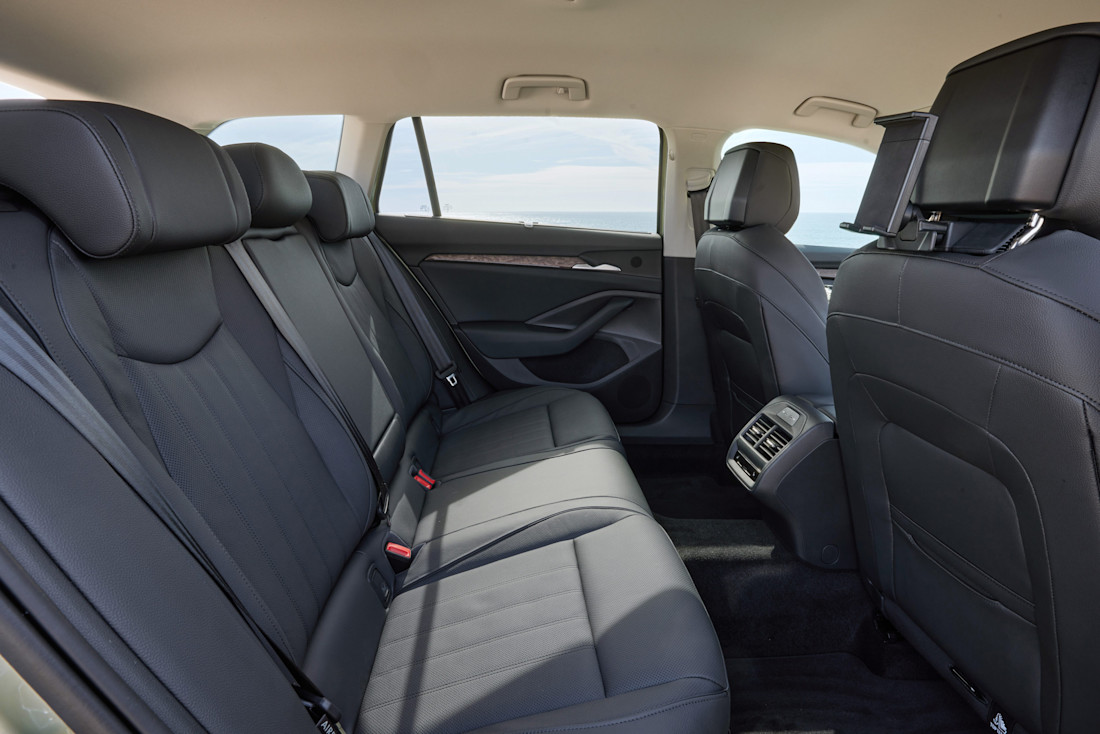 skoda-superb-combi-2024-review-kijk-maar-goed-want-zo-ziet-de-ideale-auto-eruit-2024-09