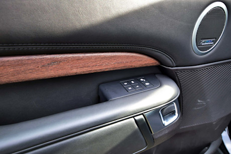 Editorial 2018 land rover discovery hse luxury td6 38 jp