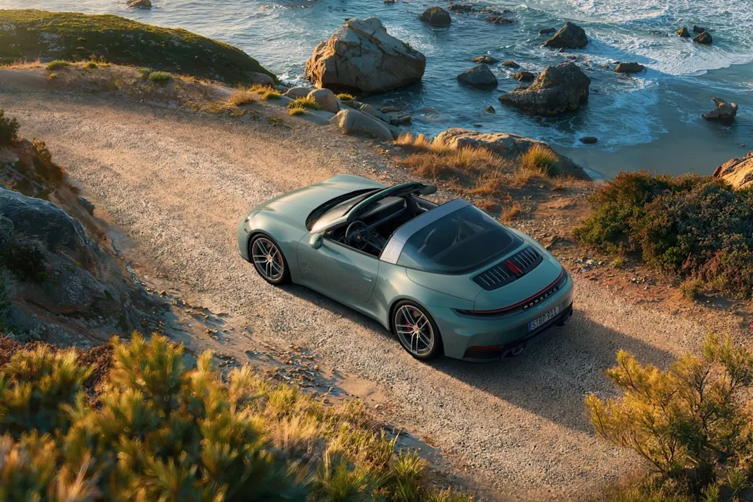 porsche 911 2025 - 2