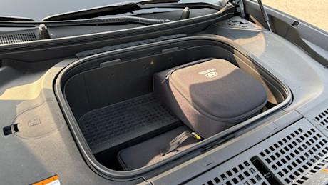 2026 Hyundai Ioniq 9 vs VinFast VF 9 Comparison Test + Video Image