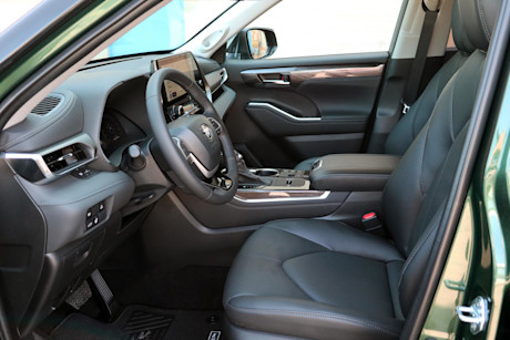 Editorial 2023 toyota highlander hybrid limited td 230721 22 jm