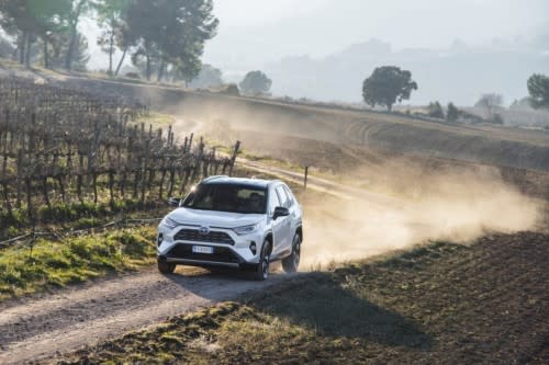 500_2019-toyota-rav4-dyn-44-629280.jpg