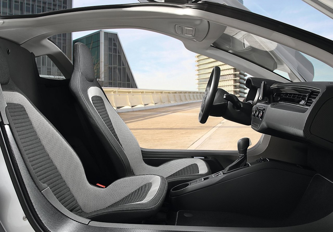 Volkswagen-XL1-interior