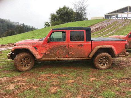 Premier essai : Jeep Gladiator 2020 Body Image