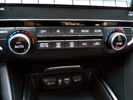 Editorial 2017 kia optima hybrid lx 18 jb