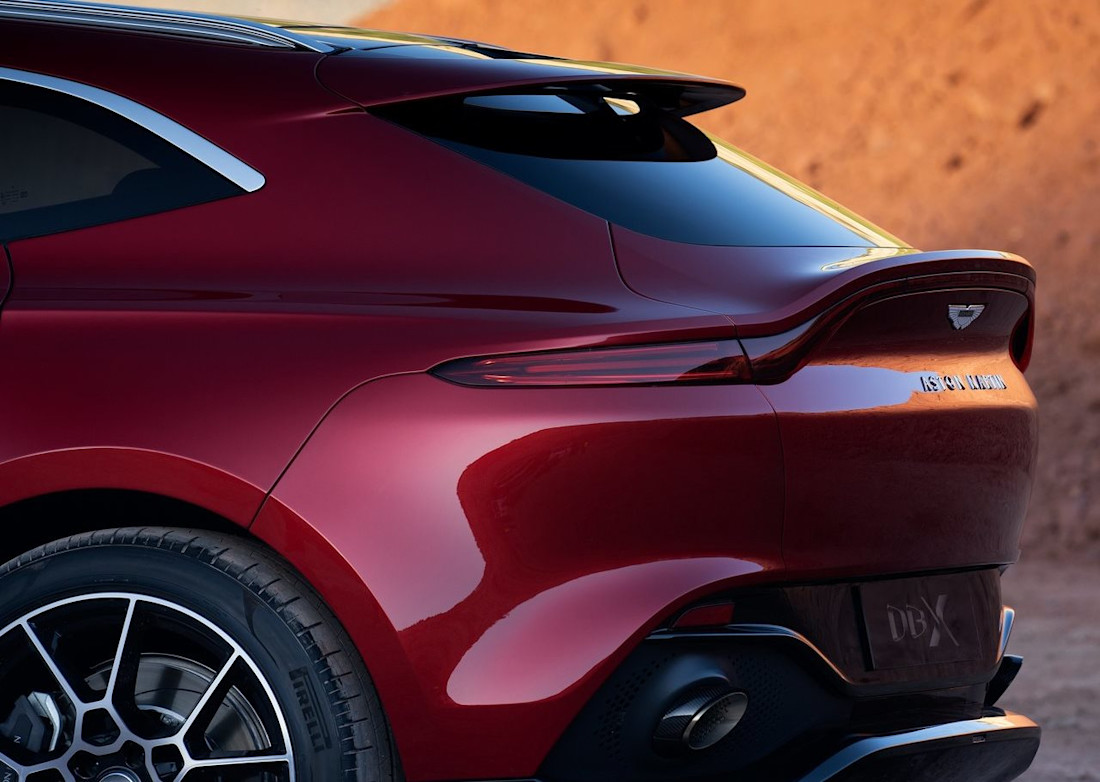 Aston_Martin-DBX-2021-1280-1c.jpg
