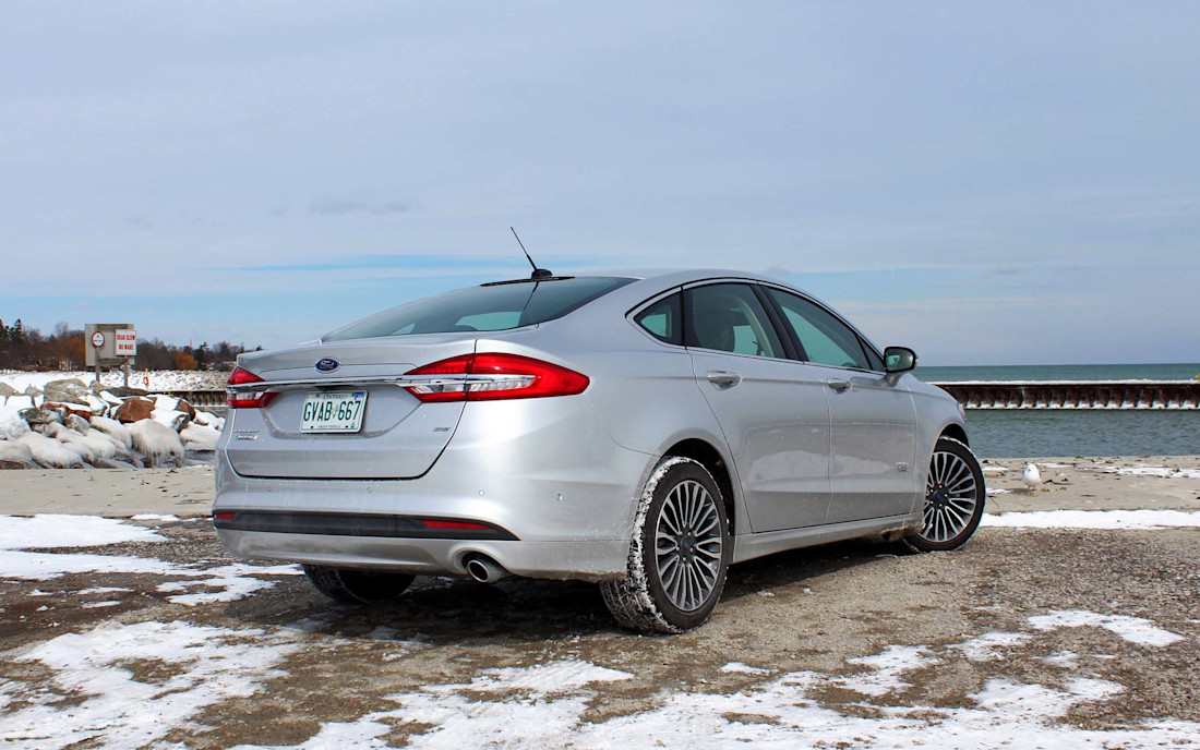 Editorial 2017 ford fusion energi platinum 03 pb