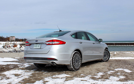 Editorial 2017 ford fusion energi platinum 03 pb