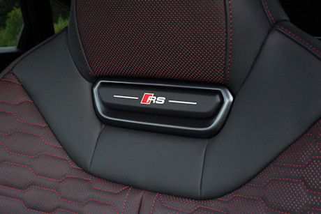 11 audi-rs-5-limousine-2026-rs-logo-vordersitze