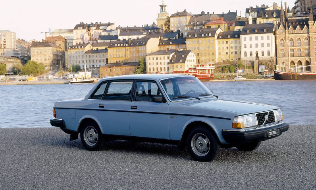 6hdYvb5oCh0mI9WrBdnA3O-6c26ff2458336c15514fa729aefe1e45-volvo-244-side-1100
