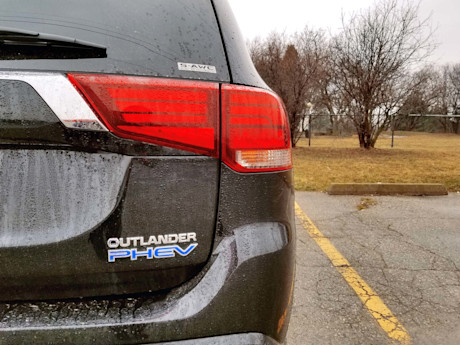 Editorial 2018 mitsubishi outlander phev 09 sw