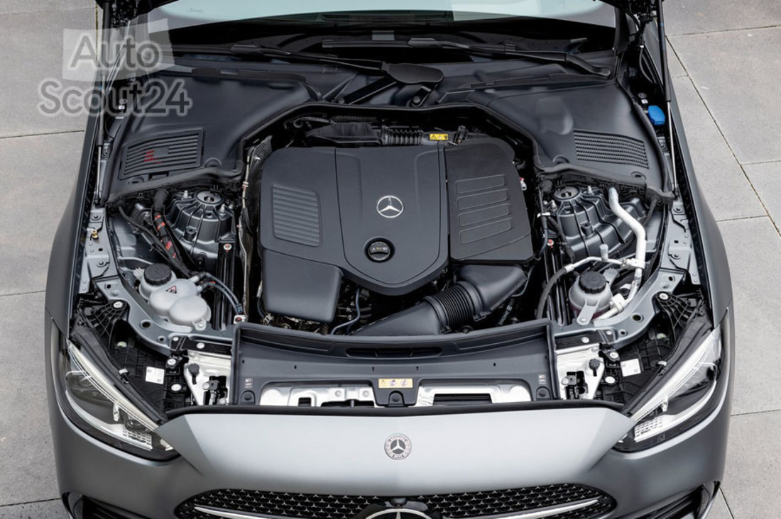 Mercedes-Benz-C-Class-2022-1280-3b.jpg