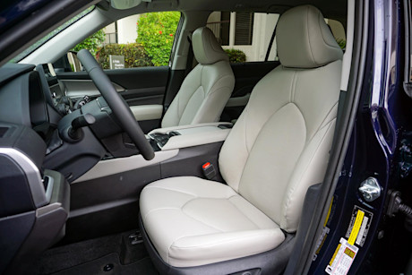Editorial 2024 toyota grand highlander 18 di