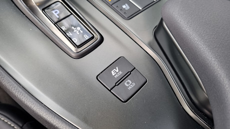 Lexus UX 300h 2025 : essai routier Image