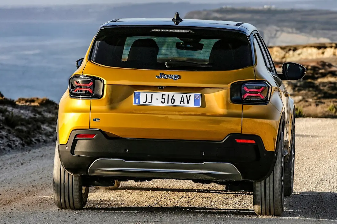 Jeep-Avenger-2022-Elektro-SUV-Rear