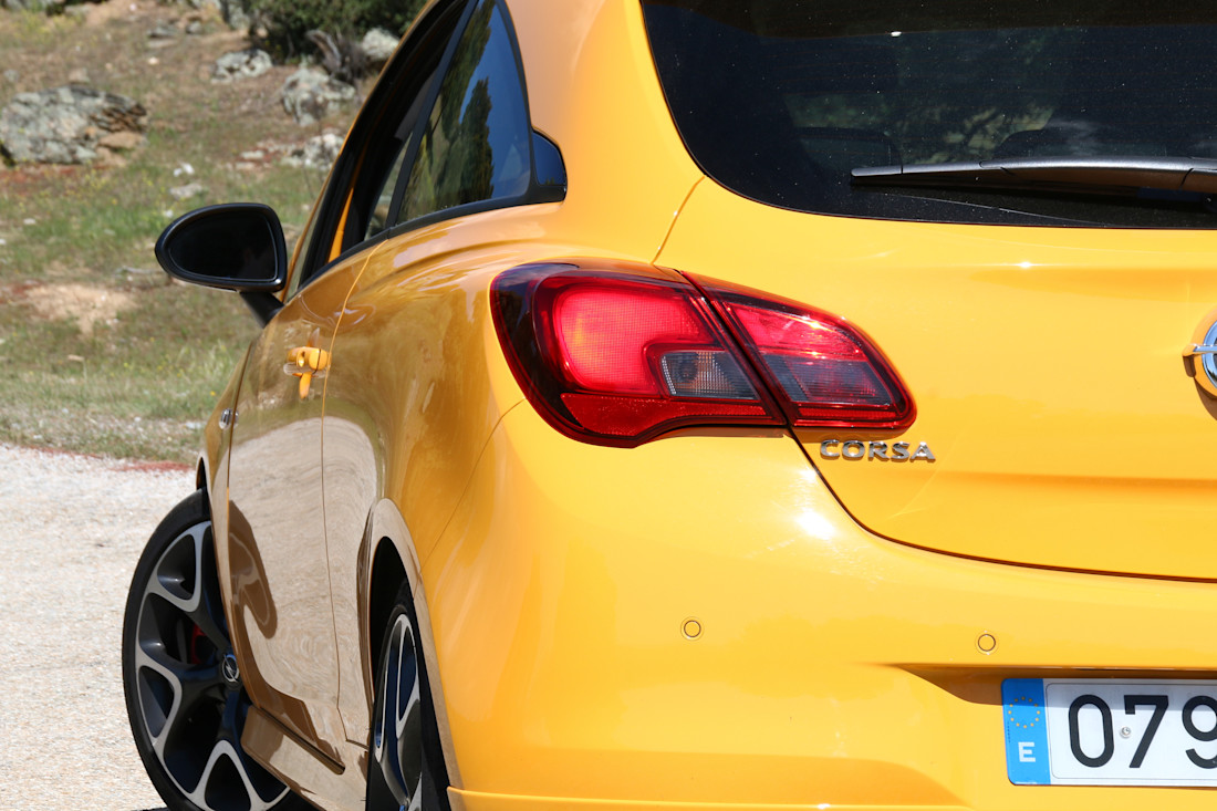 Opel Corsa GSi (39).JPG
