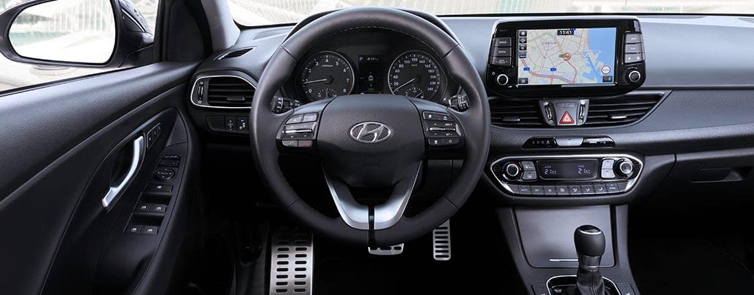 hyundai-i30-fastback-l-02