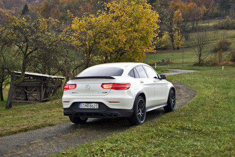 Editorial 2018 mercedes amg glc 63 s coupe 08 lw