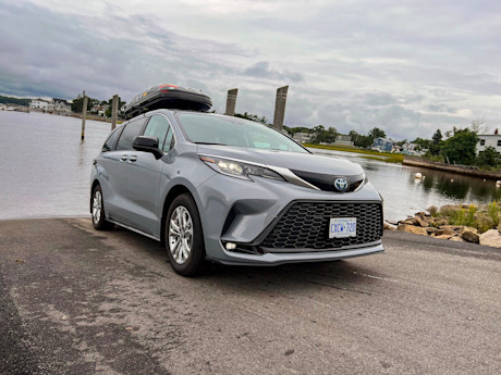 Editorial 2023 toyota sienna xse awd td 230908 01 msp