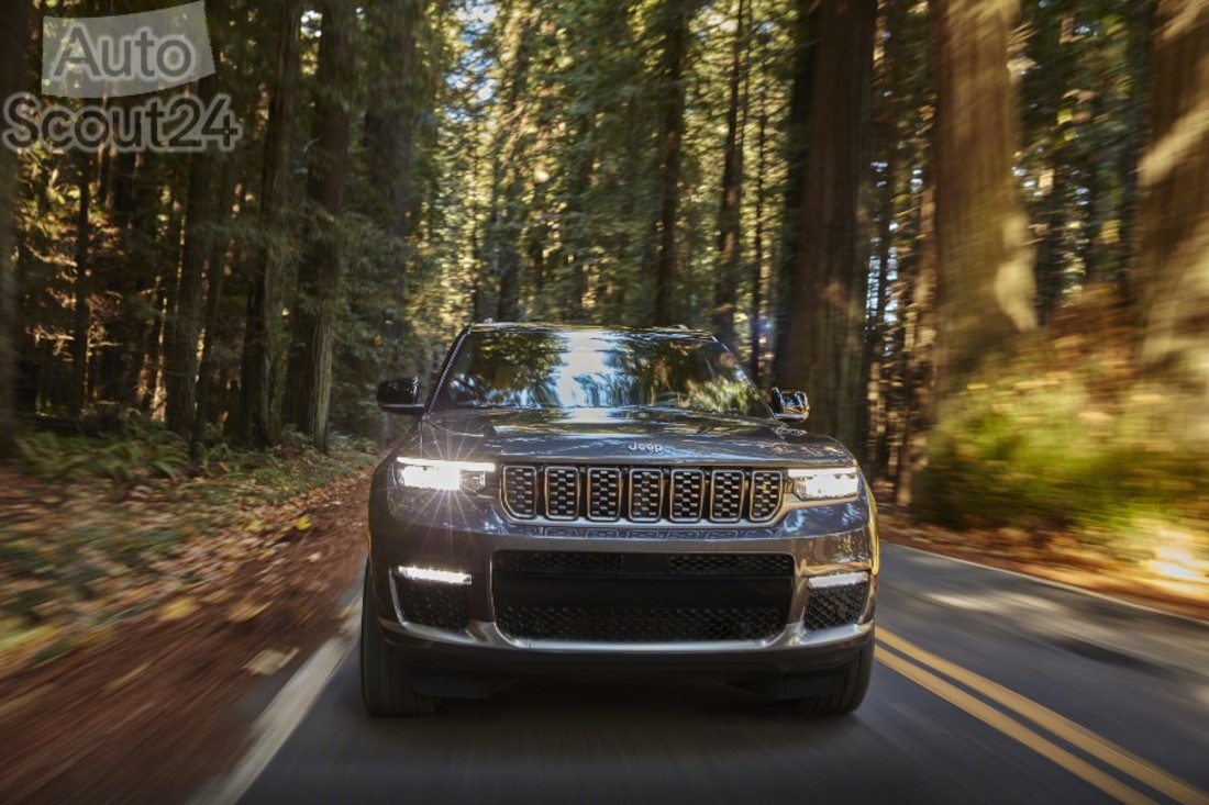 JeepGrandCherokeeLSummitReserve_6 (2).jpg