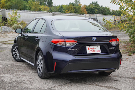 Editorial 2022 toyota corolla hybrid premium 04 di