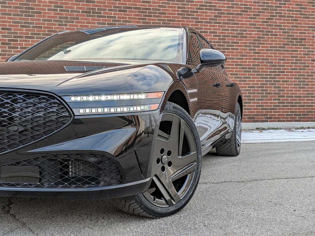 2026 Genesis G90 Black Edition - TD - SBe - 260327 - 4.jpg