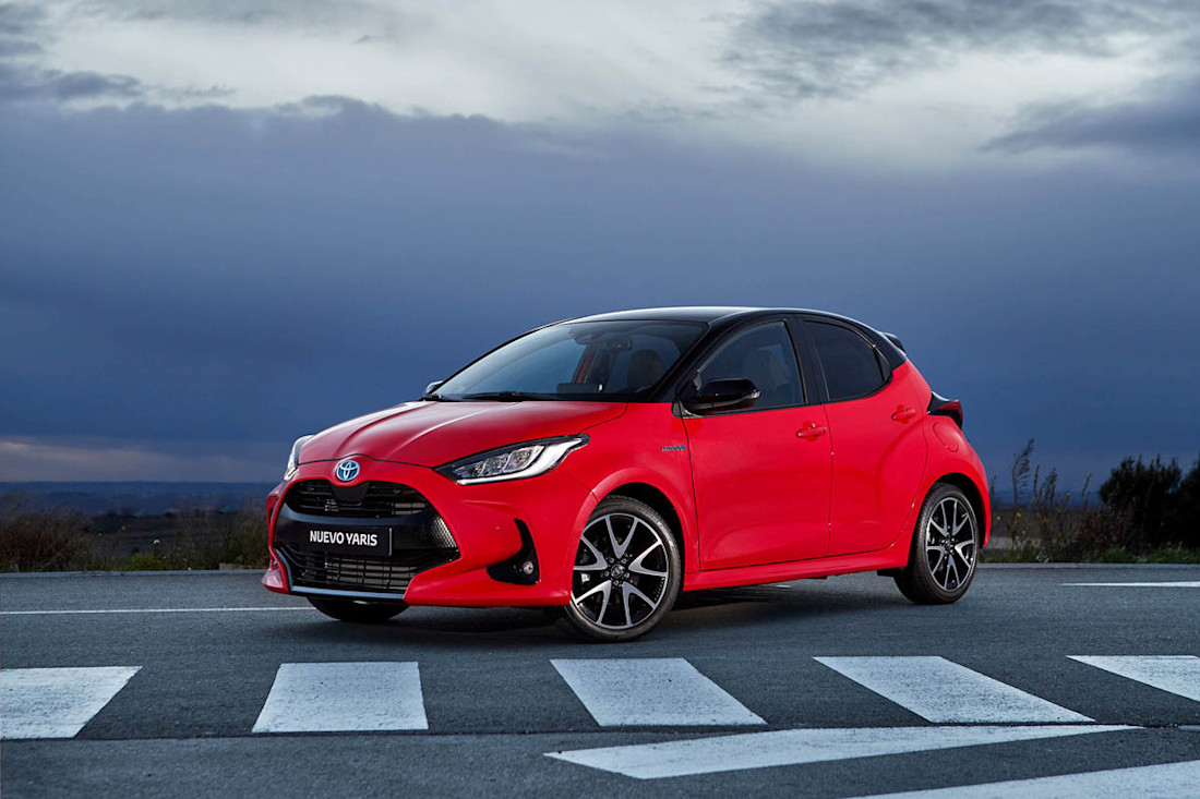 toyota-yaris-hybrid (1).jpg