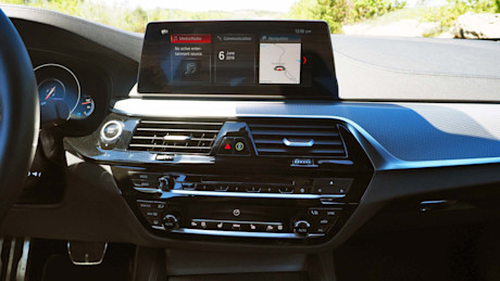 Editorial 2019 bmw 530e m performance 21 jp