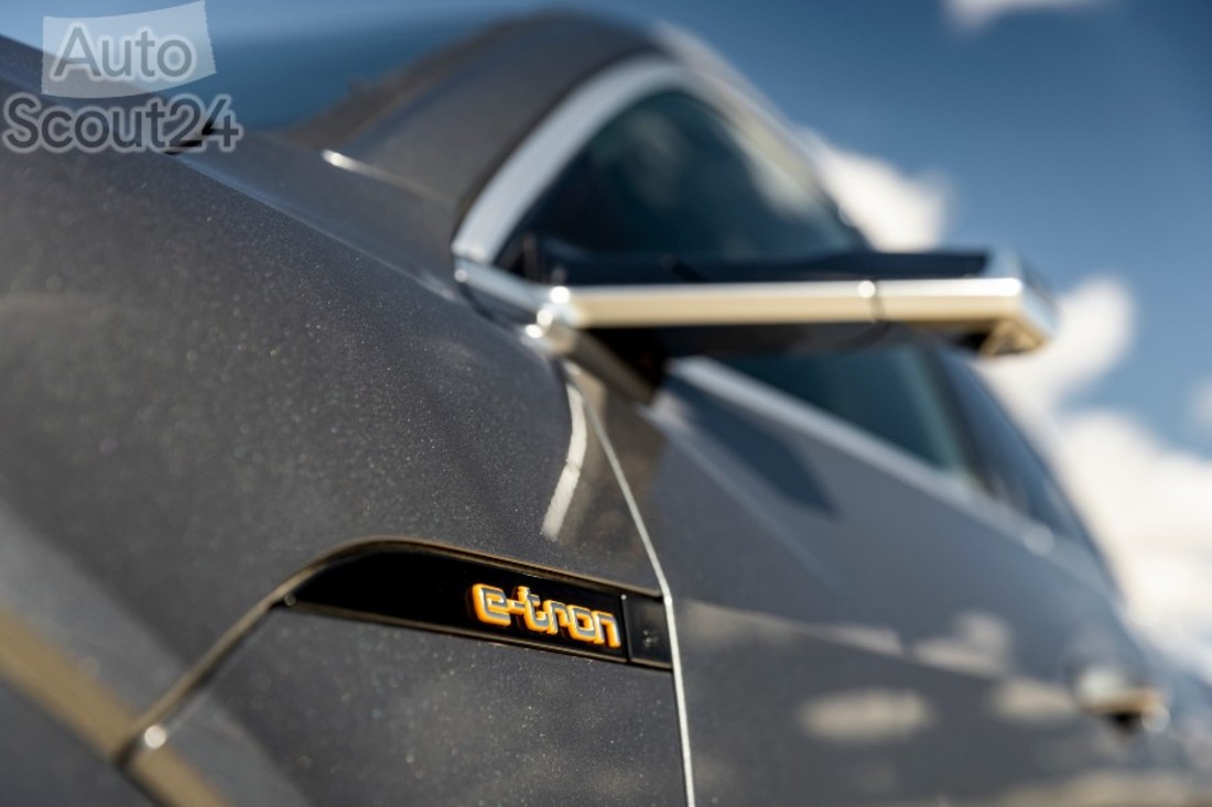 Audi e-tron Sportback alta 13 (1).jpg