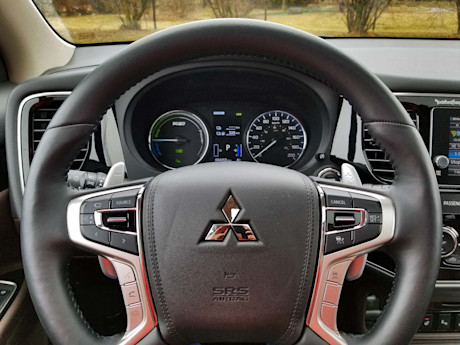 Editorial 2018 mitsubishi outlander phev 15 sw
