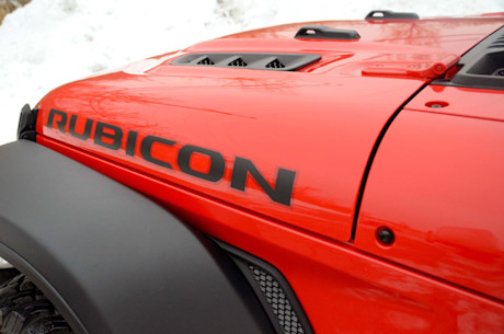 Chevrolet Colorado ZR2 Bison 2020 vs Jeep Gladiator Rubicon 2020 : match comparatif Image
