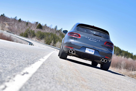 Editorial 2017 porsche macan turbo performance package 07 jp