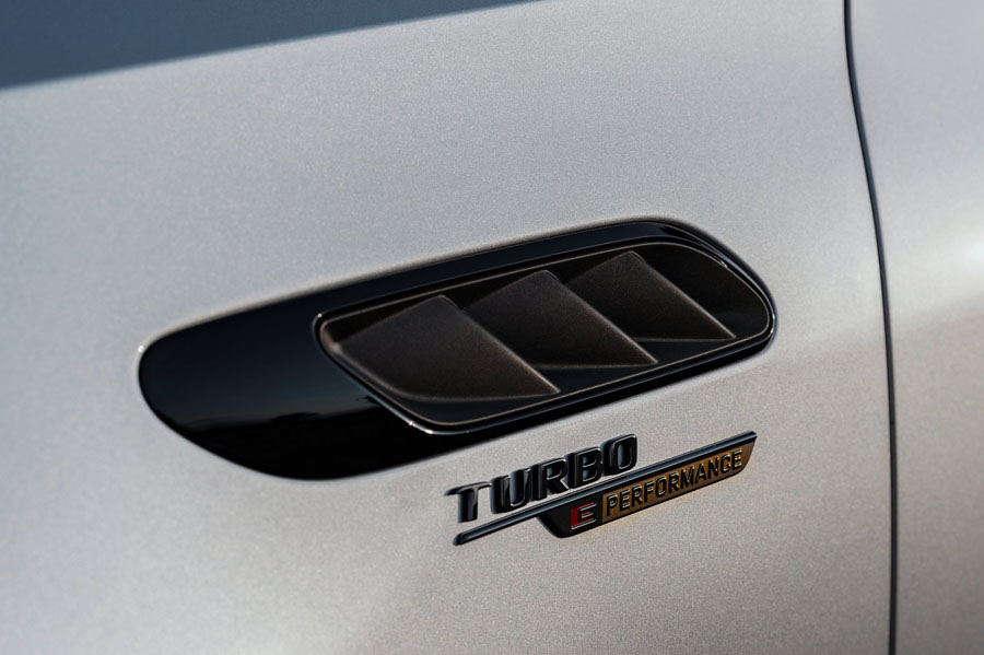 Mercedes-Benz-C63_S_AMG_E_Performance-2023-1600-64.jpg